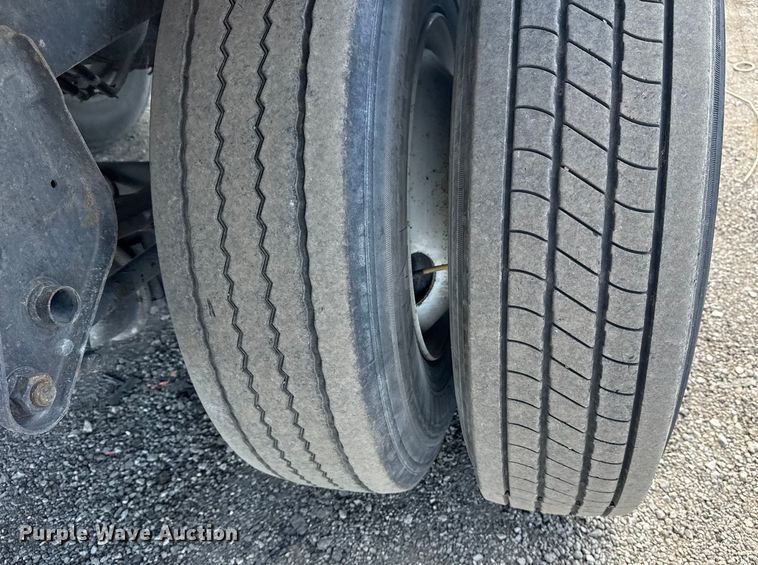 image for item NU9556 2008 Hyundai VR2480142-RS refrigerated van trailer