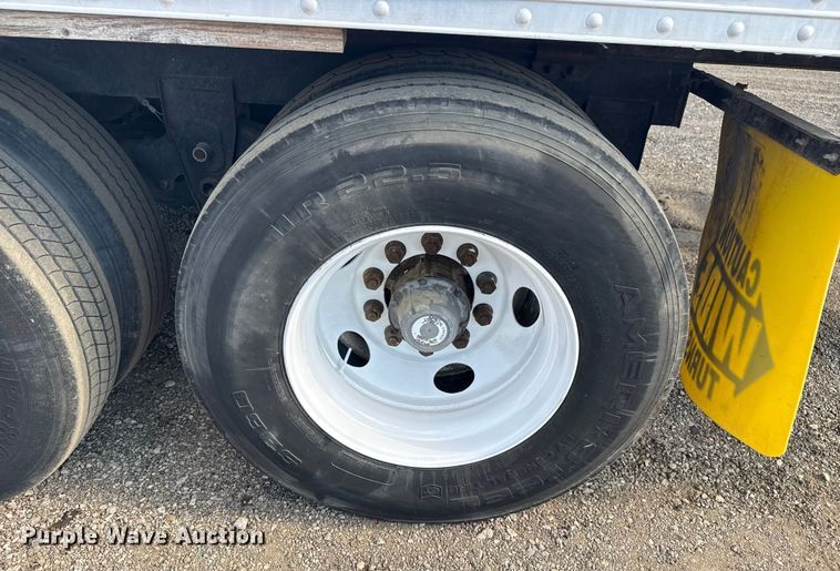 image for item NU9556 2008 Hyundai VR2480142-RS refrigerated van trailer