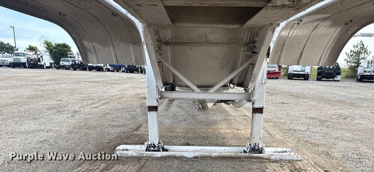 image for item NU9577 1978 Pullman Trailmobile pneumatic dry bulk trailer