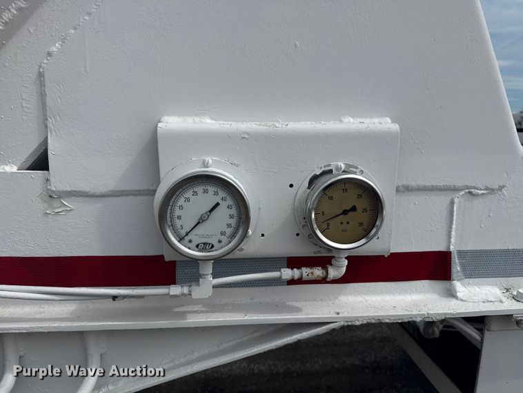 image for item NU9577 1978 Pullman Trailmobile pneumatic dry bulk trailer