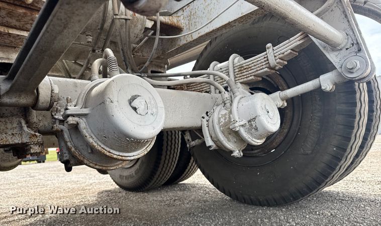 image for item NU9577 1978 Pullman Trailmobile pneumatic dry bulk trailer