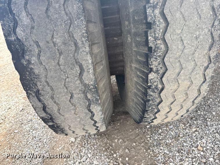 image for item NU9577 1978 Pullman Trailmobile pneumatic dry bulk trailer