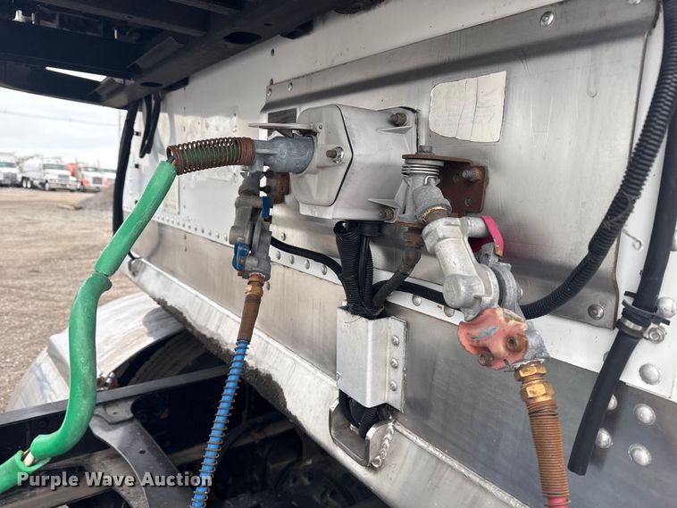 image for item NU9580 2008 Hyundai VR2480142-RA refrigerated van trailer