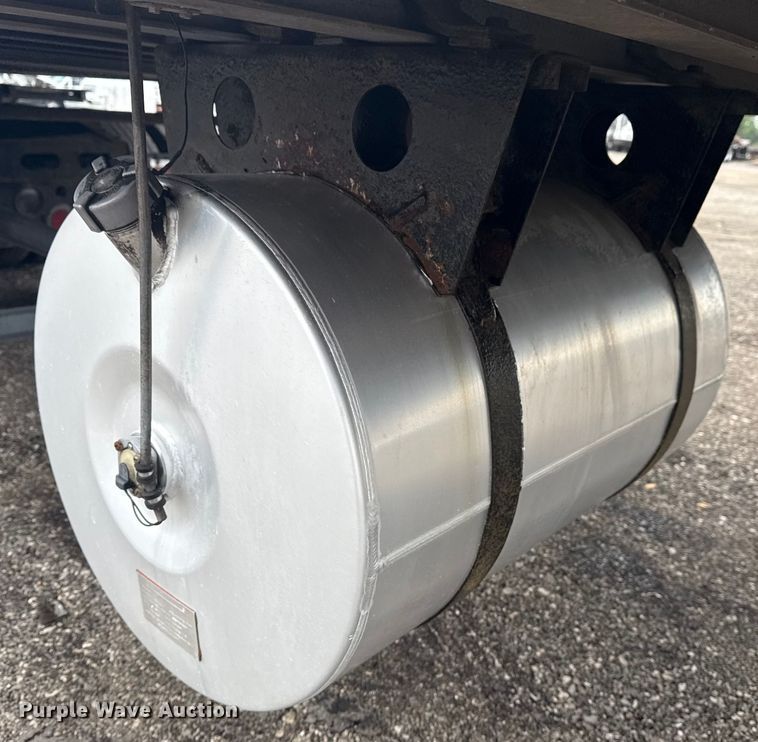 image for item NU9580 2008 Hyundai VR2480142-RA refrigerated van trailer