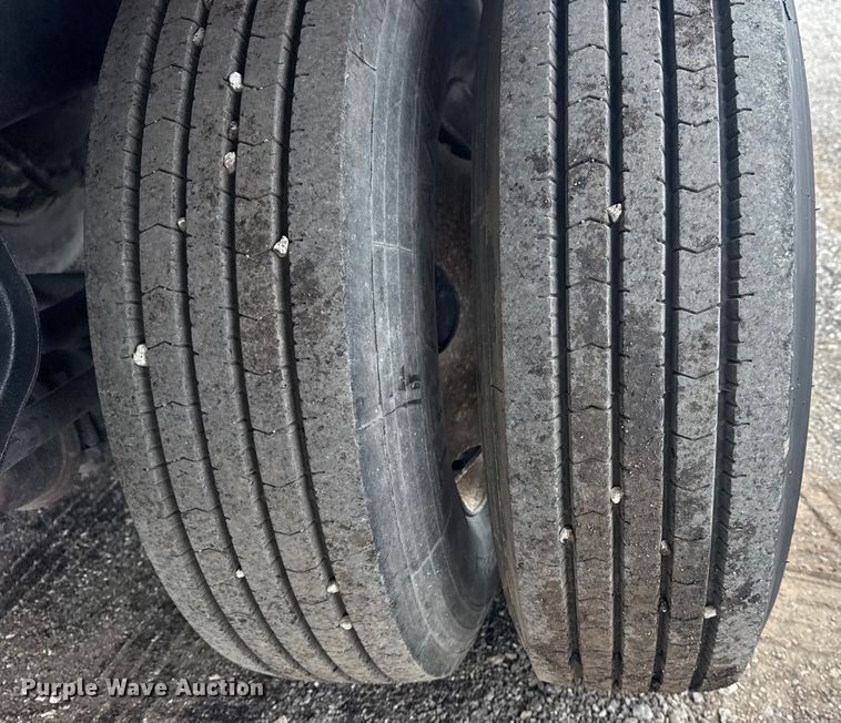 image for item NU9580 2008 Hyundai VR2480142-RA refrigerated van trailer