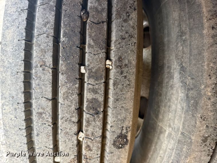 image for item NU9580 2008 Hyundai VR2480142-RA refrigerated van trailer