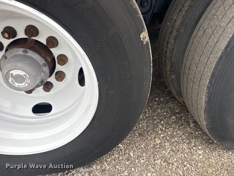 image for item NU9580 2008 Hyundai VR2480142-RA refrigerated van trailer