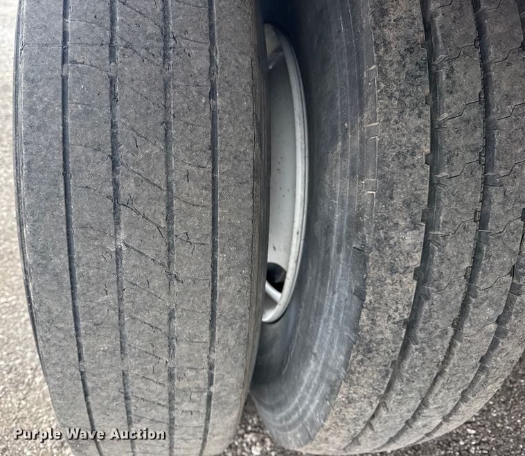 image for item NU9580 2008 Hyundai VR2480142-RA refrigerated van trailer