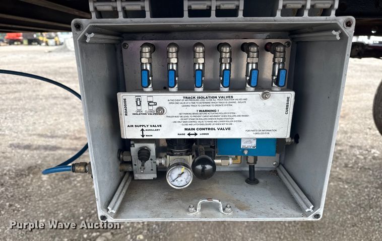 image for item NU9582 2004 Great Dane 7411TP-SWA dry van trailer