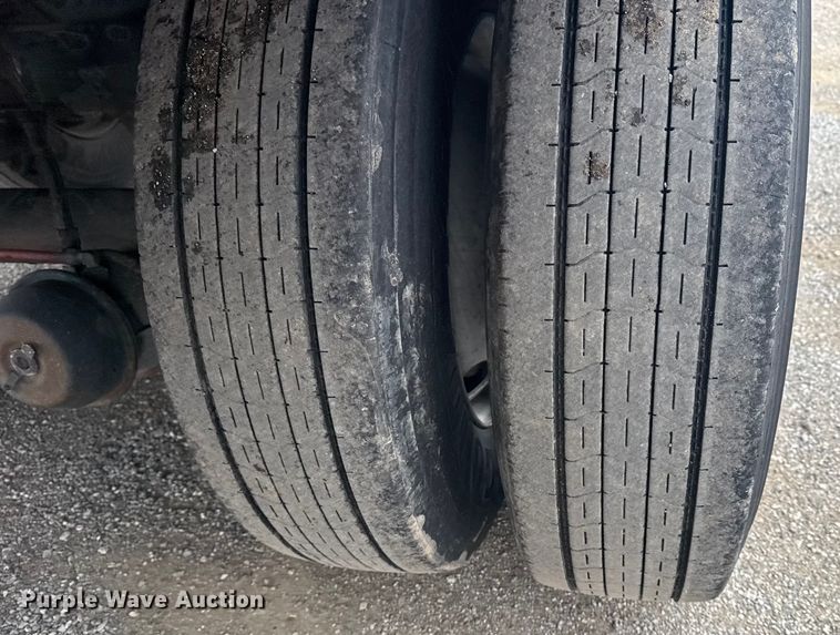 image for item NU9582 2004 Great Dane 7411TP-SWA dry van trailer