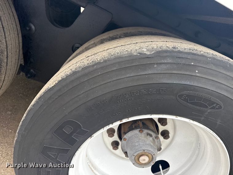 image for item NU9582 2004 Great Dane 7411TP-SWA dry van trailer