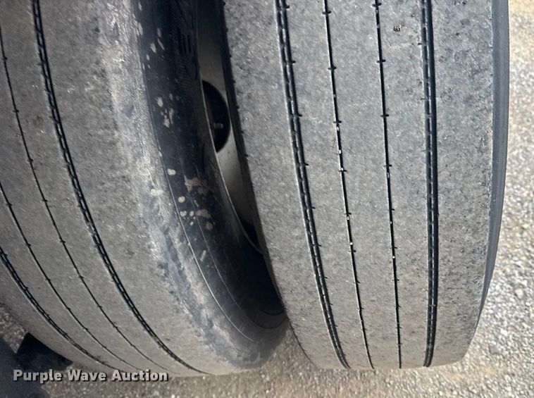 image for item NU9582 2004 Great Dane 7411TP-SWA dry van trailer