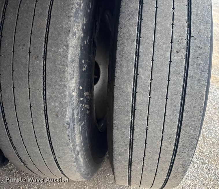 image for item NU9582 2004 Great Dane 7411TP-SWA dry van trailer