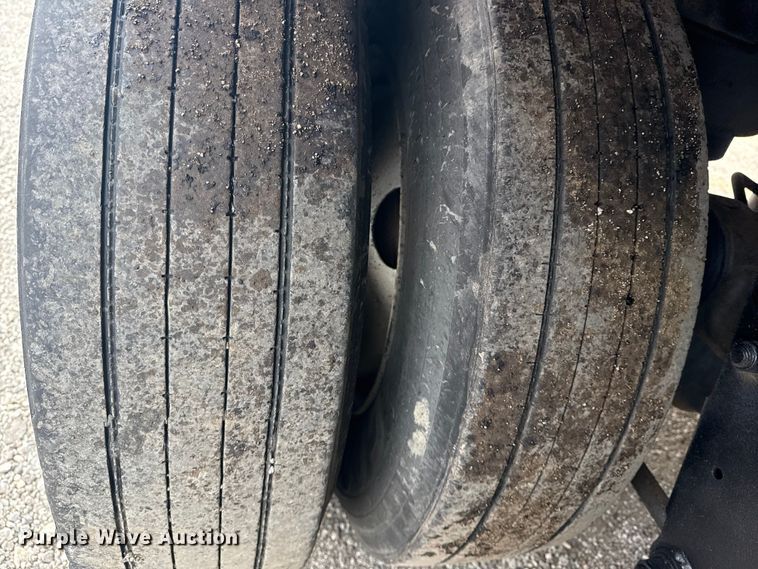 image for item NU9582 2004 Great Dane 7411TP-SWA dry van trailer