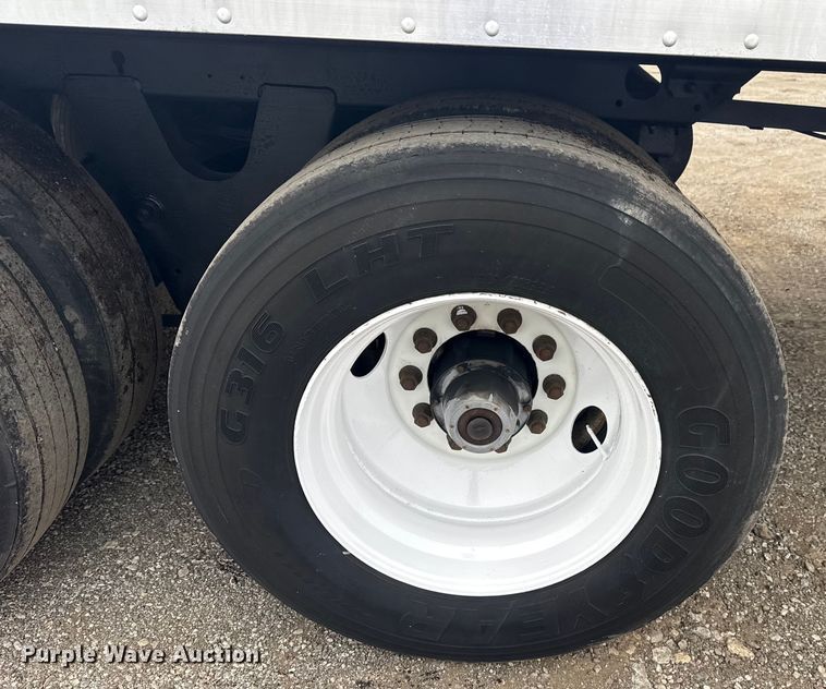 image for item NU9582 2004 Great Dane 7411TP-SWA dry van trailer