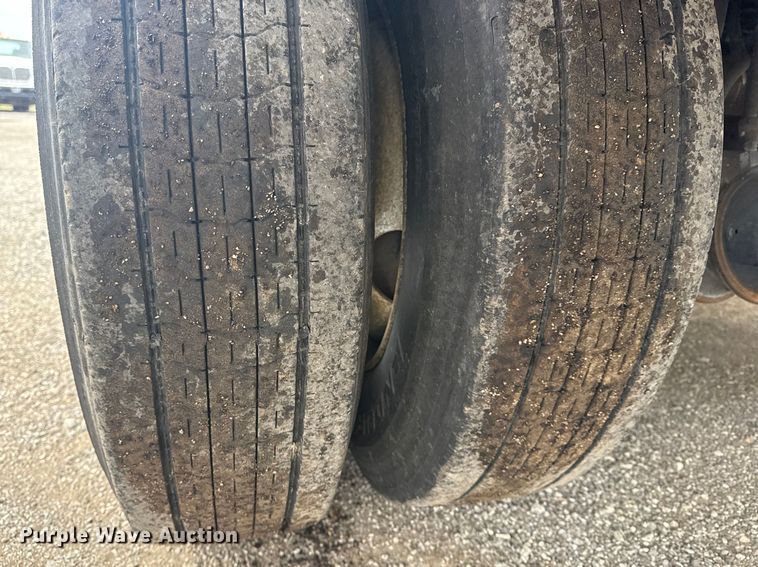 image for item NU9582 2004 Great Dane 7411TP-SWA dry van trailer