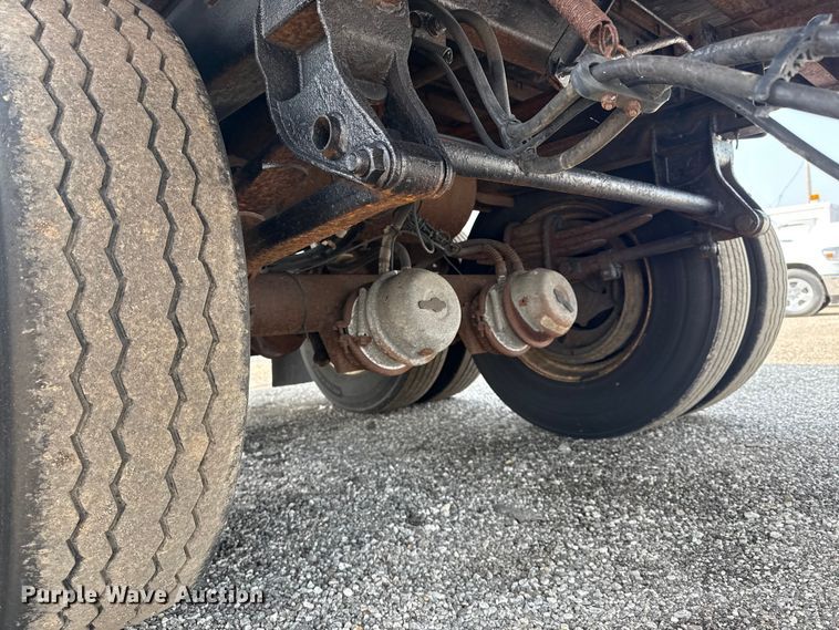 image for item NU9588 2008 Trailmobile dry van trailer