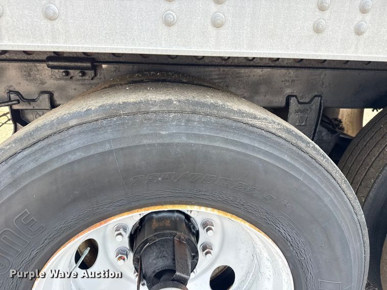 image for item NU9588 2008 Trailmobile dry van trailer