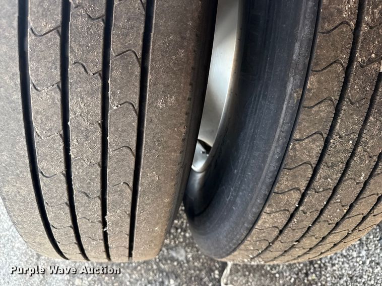 image for item NU9588 2008 Trailmobile dry van trailer