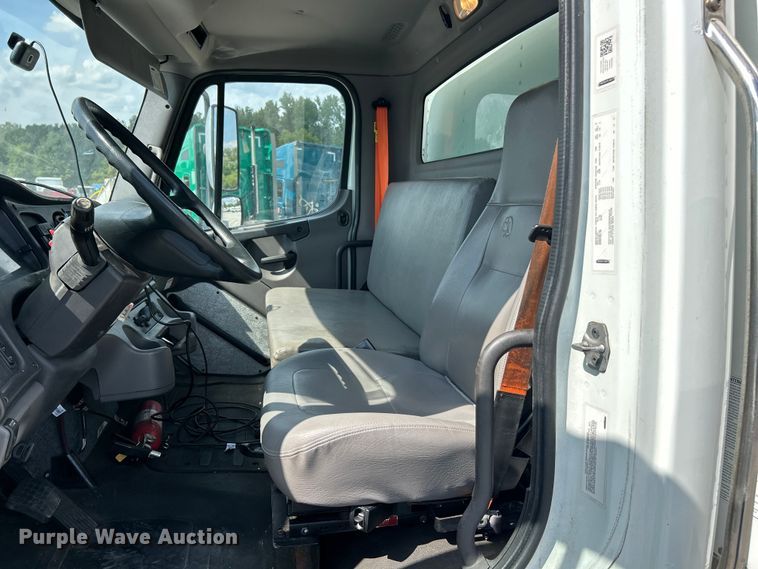 image for item YA0541 2017 Freightliner Business Class M2 box truck