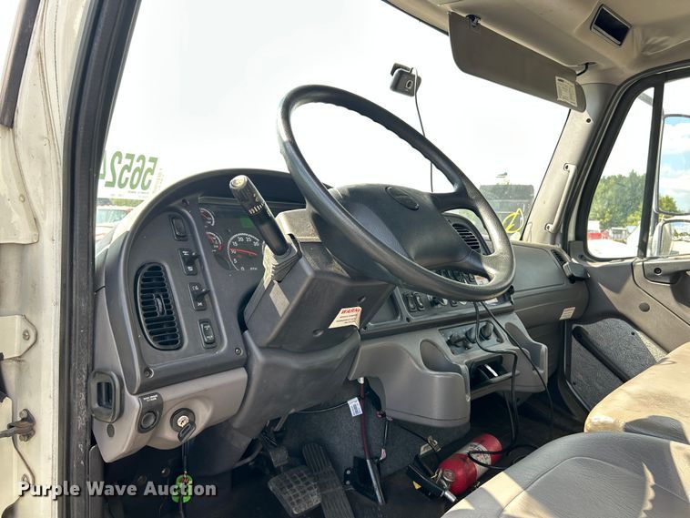 image for item YA0541 2017 Freightliner Business Class M2 box truck