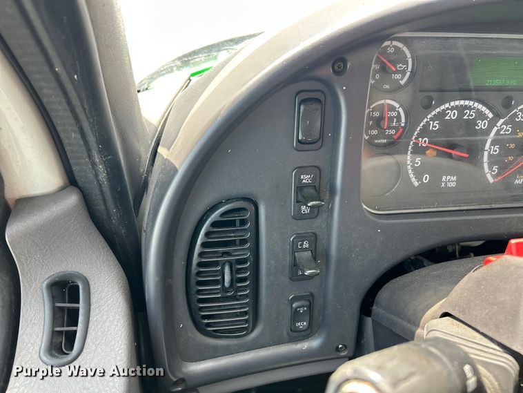 image for item YA0541 2017 Freightliner Business Class M2 box truck