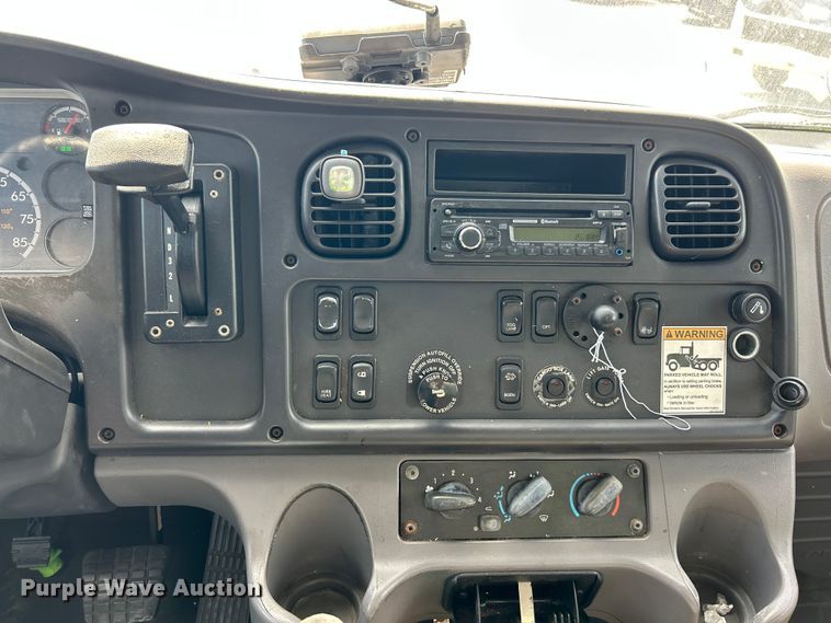 image for item YA0541 2017 Freightliner Business Class M2 box truck