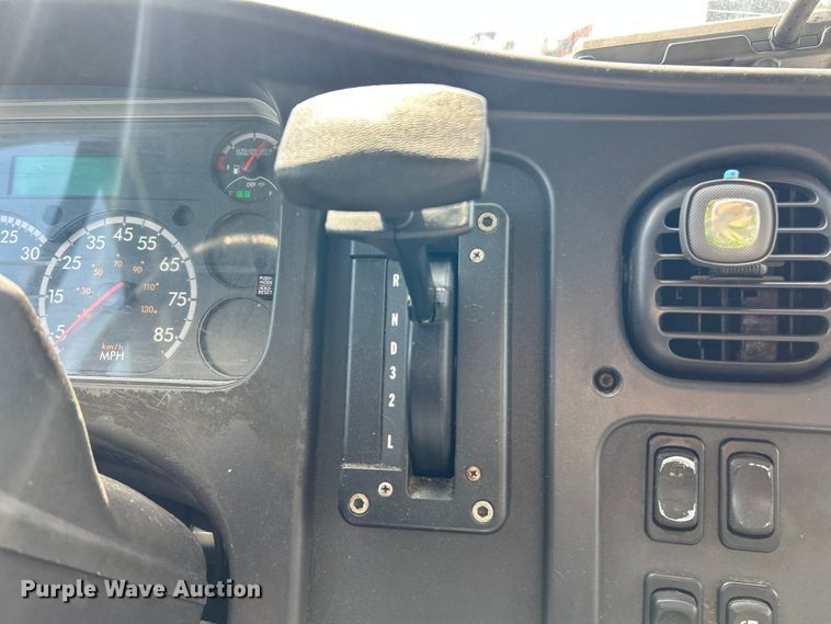 image for item YA0541 2017 Freightliner Business Class M2 box truck