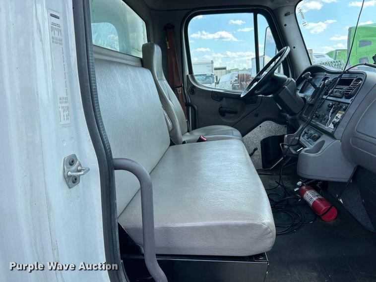 image for item YA0541 2017 Freightliner Business Class M2 box truck