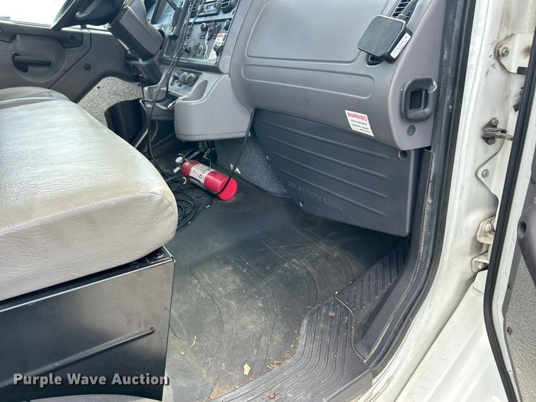 image for item YA0541 2017 Freightliner Business Class M2 box truck