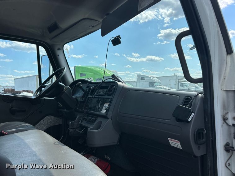 image for item YA0541 2017 Freightliner Business Class M2 box truck