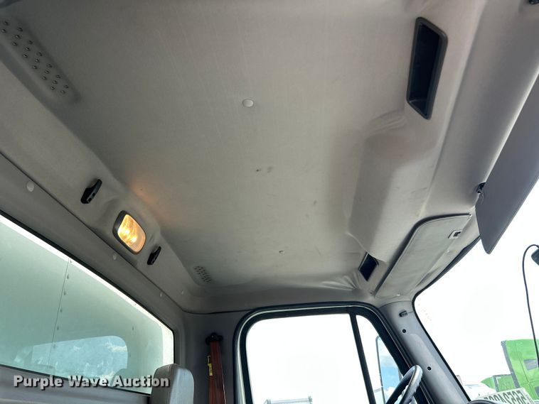 image for item YA0541 2017 Freightliner Business Class M2 box truck