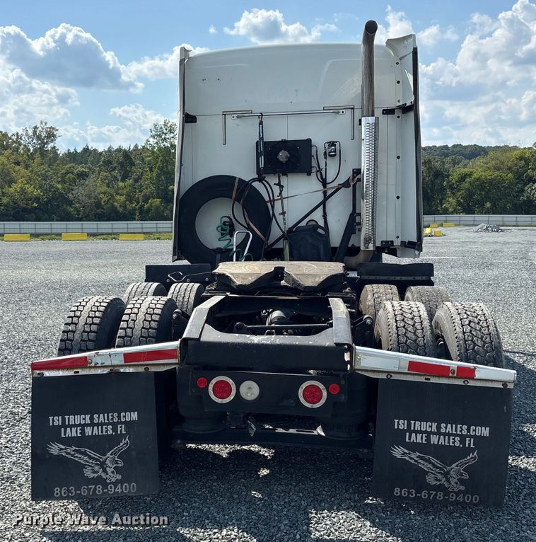 image for item YA0549 2016 Mack CHU613 semi truck