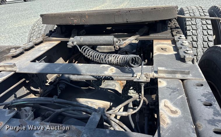 image for item YA0549 2016 Mack CHU613 semi truck