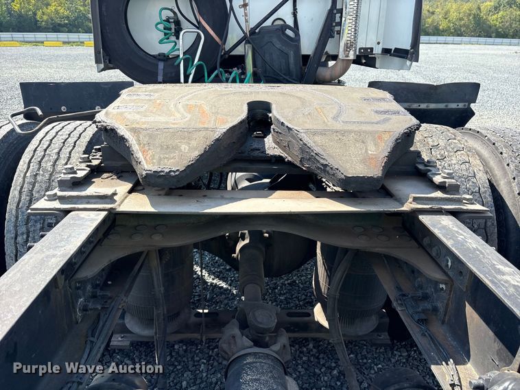 image for item YA0549 2016 Mack CHU613 semi truck