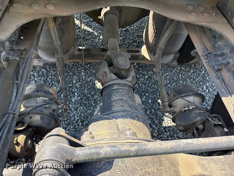 image for item YA0549 2016 Mack CHU613 semi truck