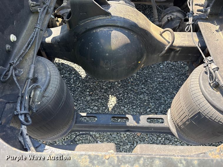 image for item YA0549 2016 Mack CHU613 semi truck