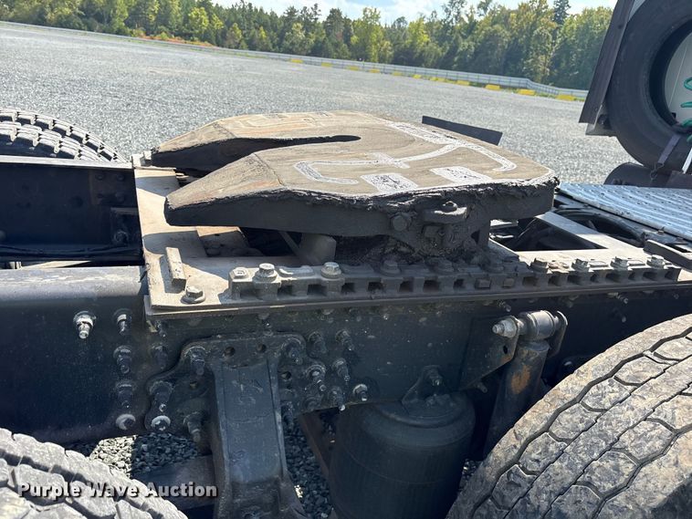 image for item YA0549 2016 Mack CHU613 semi truck