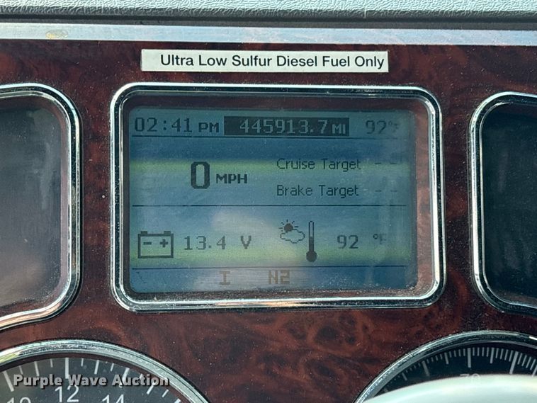 image for item YA0549 2016 Mack CHU613 semi truck