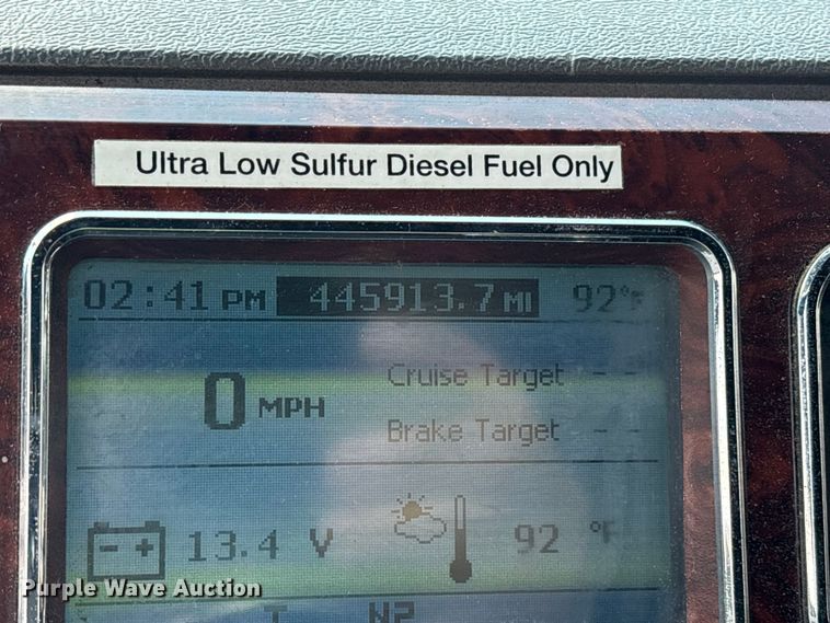 image for item YA0549 2016 Mack CHU613 semi truck