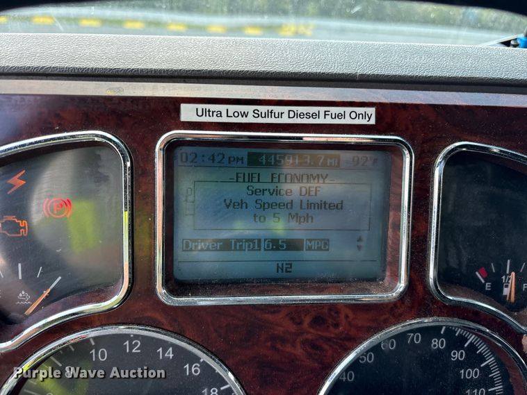 image for item YA0549 2016 Mack CHU613 semi truck