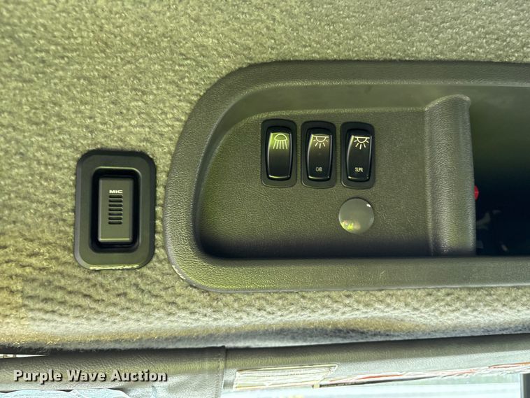 image for item YA0549 2016 Mack CHU613 semi truck