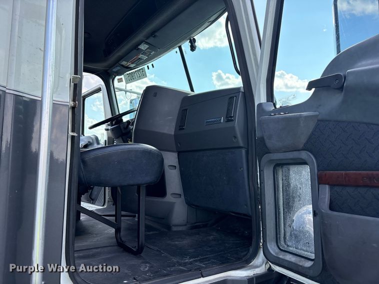 image for item YA0549 2016 Mack CHU613 semi truck