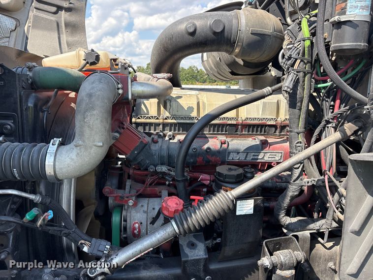 image for item YA0549 2016 Mack CHU613 semi truck