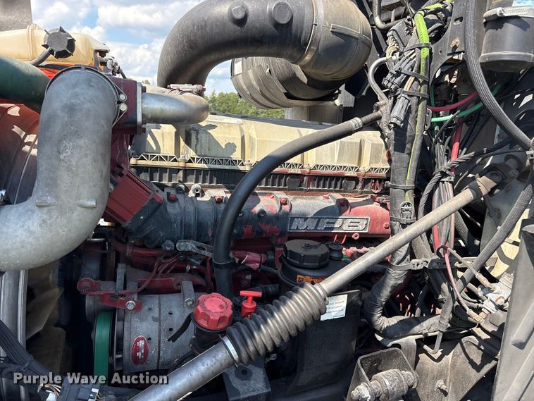 image for item YA0549 2016 Mack CHU613 semi truck