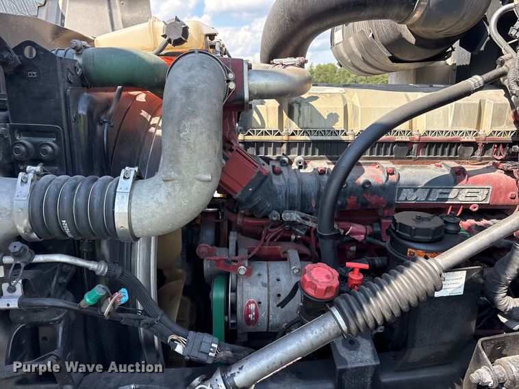 image for item YA0549 2016 Mack CHU613 semi truck