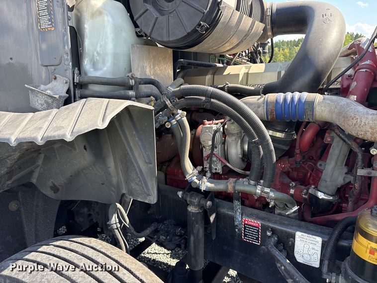 image for item YA0549 2016 Mack CHU613 semi truck