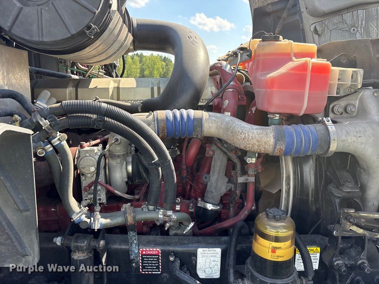 image for item YA0549 2016 Mack CHU613 semi truck