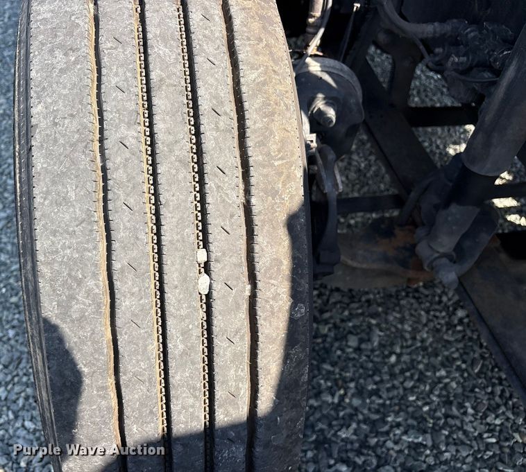 image for item YA0549 2016 Mack CHU613 semi truck