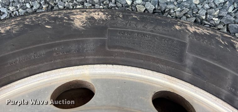 image for item YA0549 2016 Mack CHU613 semi truck